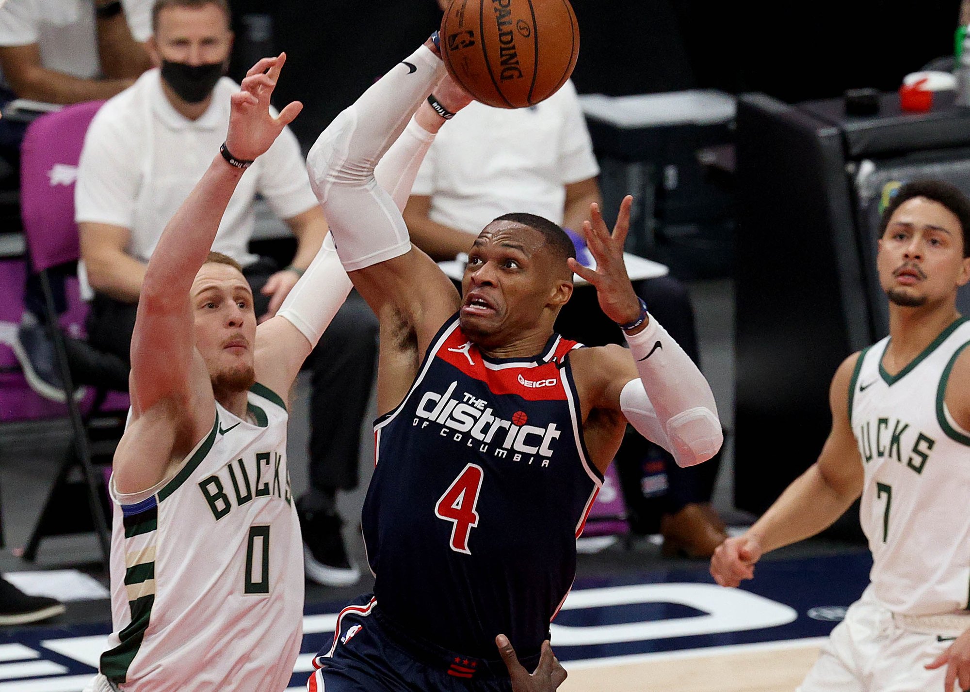 里程碑夜！都灵临场应变，NBA常规赛今夜刷纪录，底气十足，团队化学反应显著(韦德常规赛总抢断超越特里排名nba历史第32位)