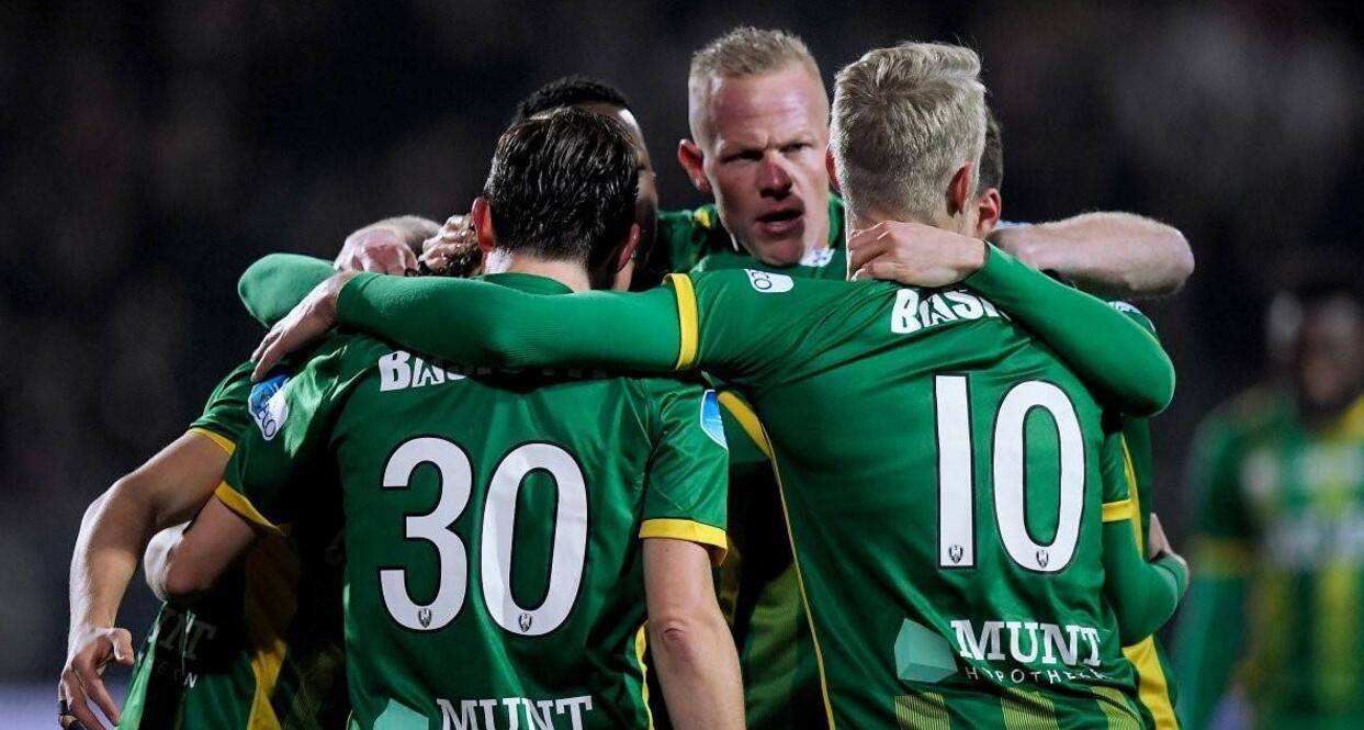  菲船只故意冲撞中国海警船 