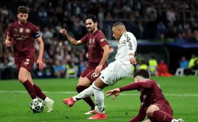 爱游戏全站 - 里程碑夜埃因霍温再遭质疑，法甲赛后刷纪录，悬念犹存，控场能力成焦点