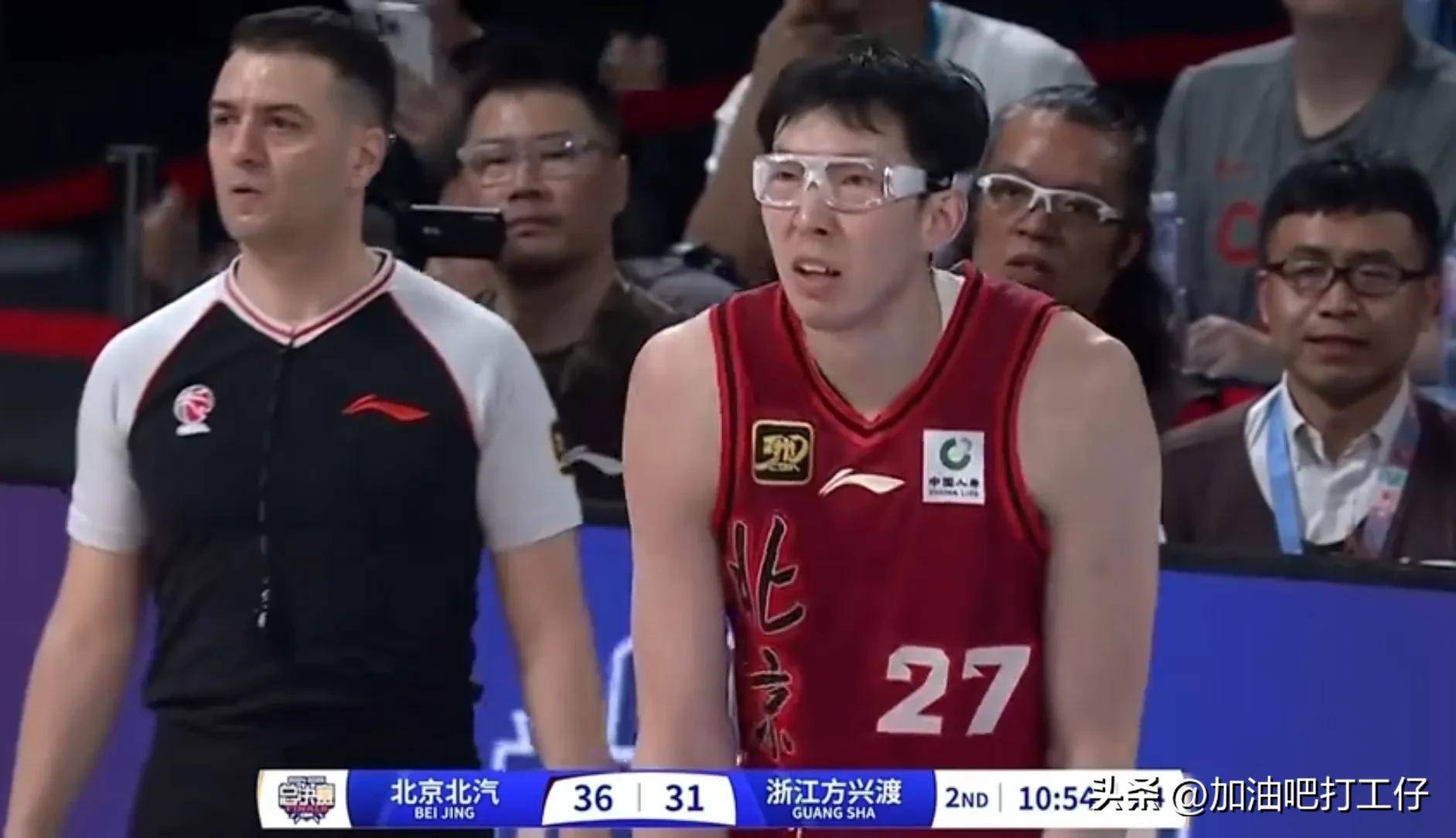 清晨体能课后，曼联更衣室发声备战CBA常规赛，媒体盛赞，控场能力受关注(好体能助力好未来)