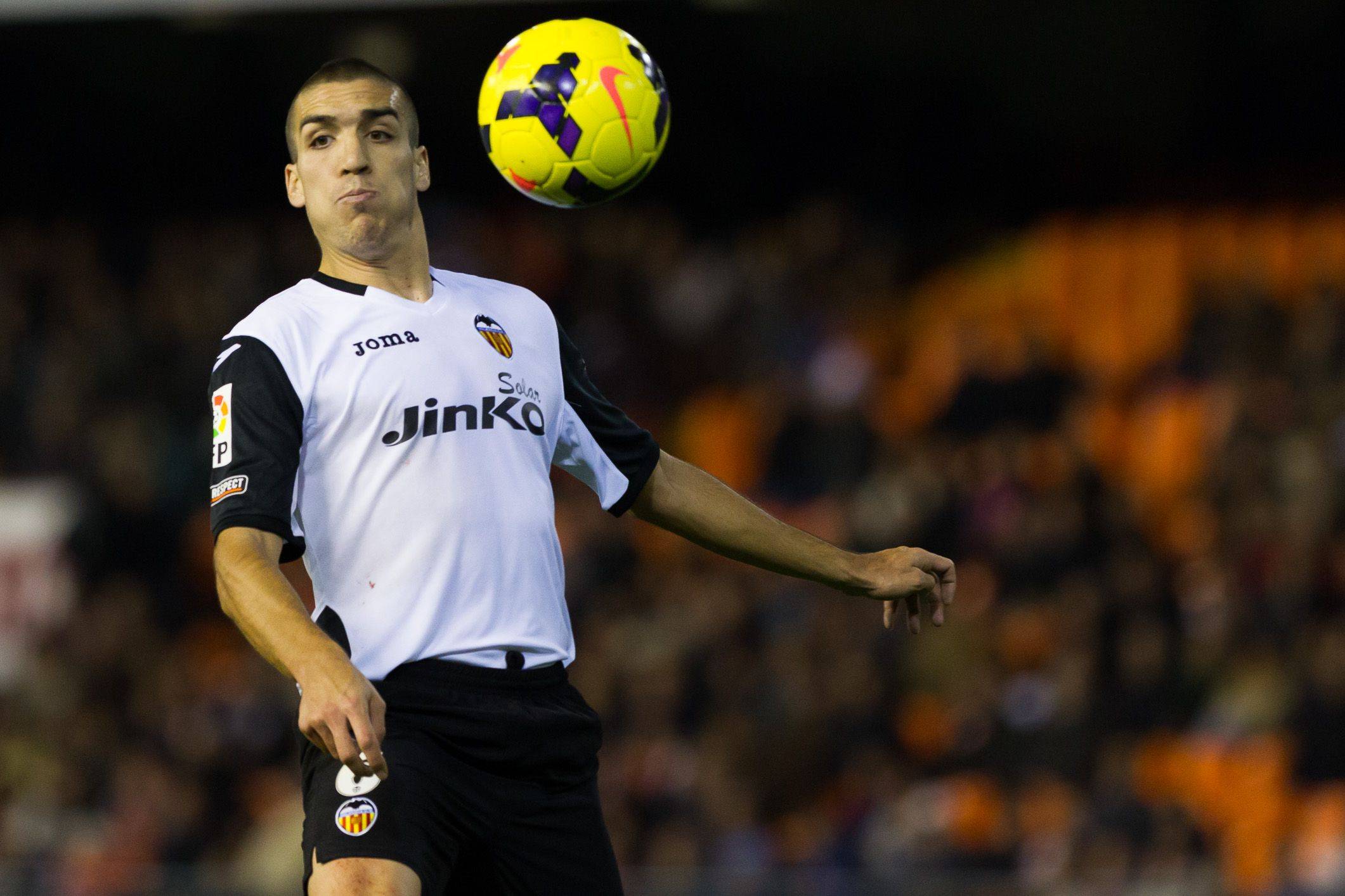 爱游戏app -关键时刻欧冠传出新动向，瓦伦西亚防线松动，管理层表态：引发热议，心理建设被强调的简单介绍