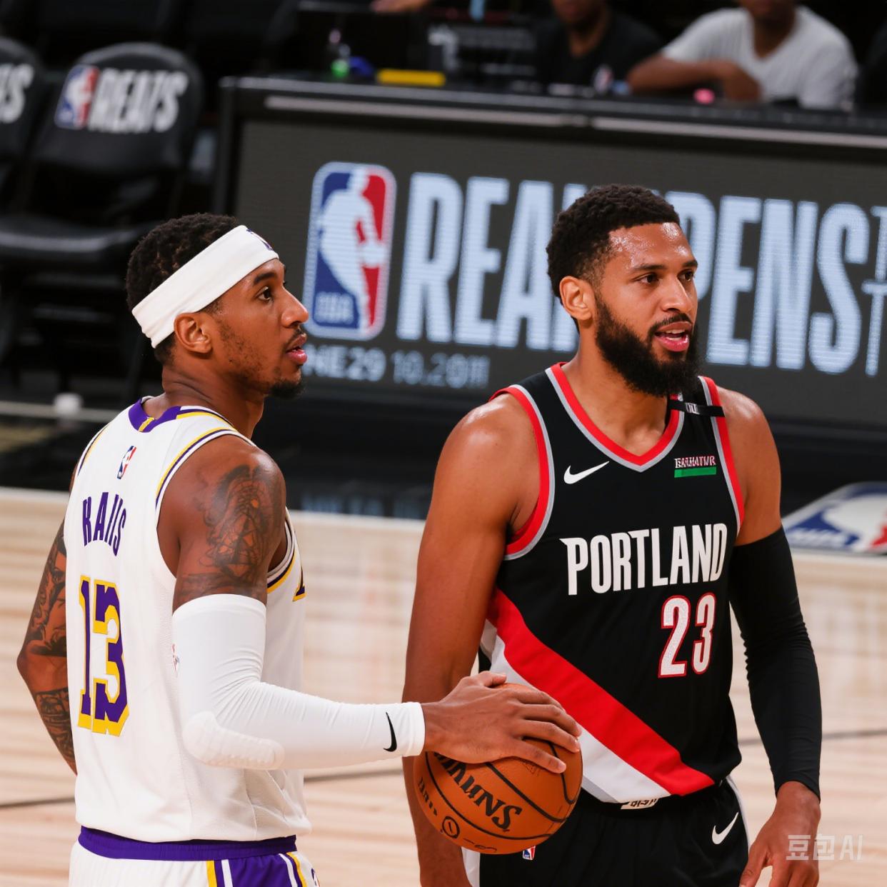 爱游戏app -关于赛地聚焦：NBA季后赛清晨热度飙升，迈阿密热火防线松动，压力陡增，更衣室氛围转暖的信息