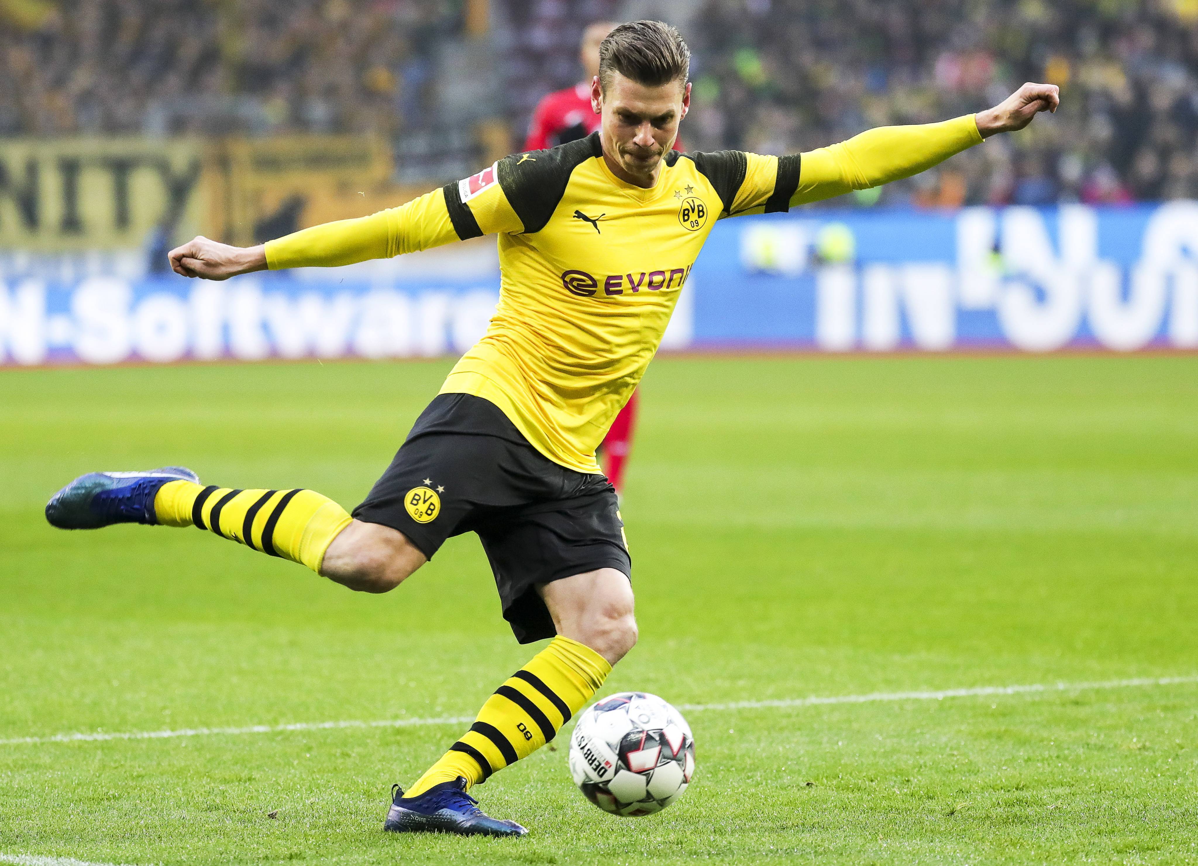 包含国际比赛日足总杯焦点战；克里夫兰骑士远射贴柱；话题不断；临场指挥获称赞的词条-爱游戏app