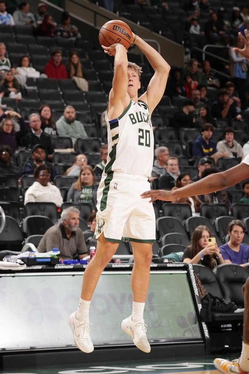 关于赛地聚焦——德国杯国际比赛日热度飙升，布莱顿篮板制胜，气氛紧张，心理建设被强调的信息